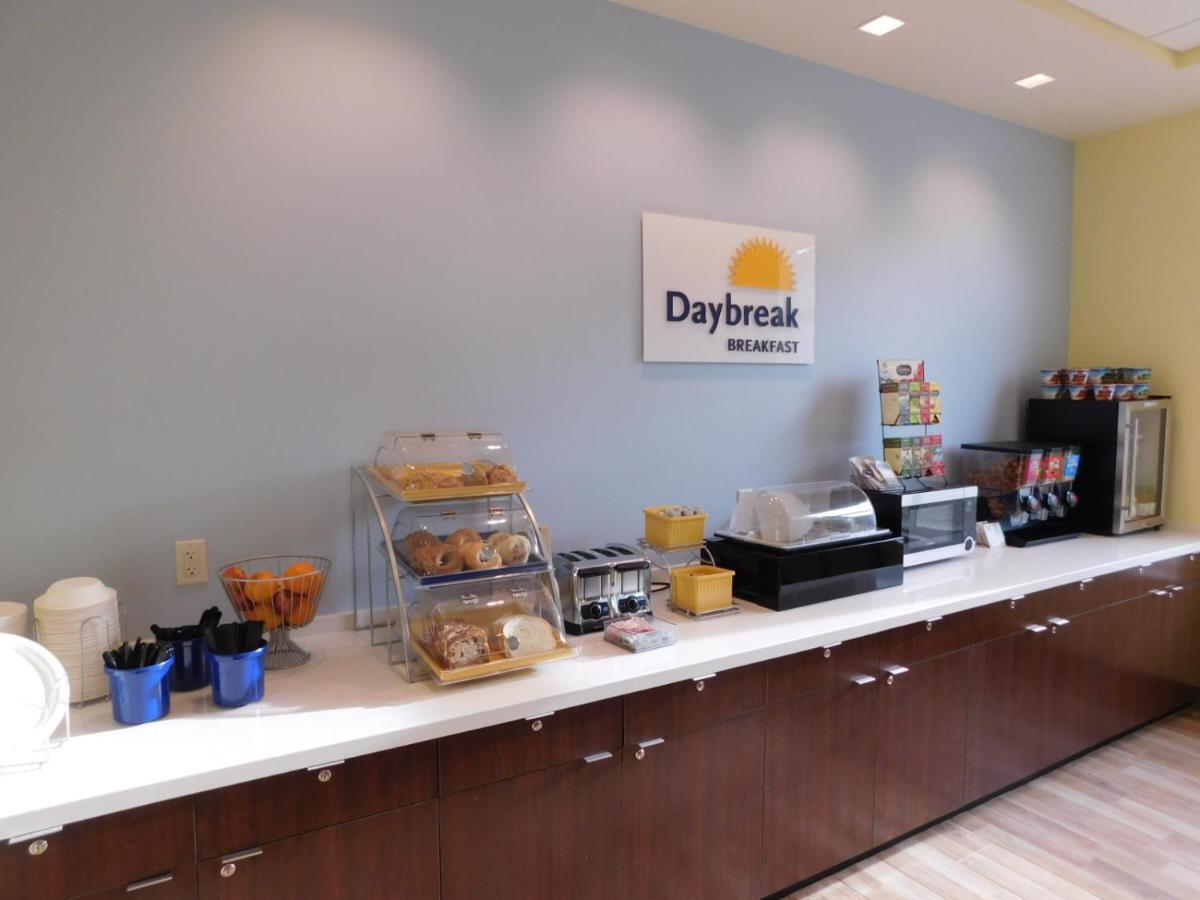 Days Inn & Suites By Wyndham Kearney Ne Екстериор снимка